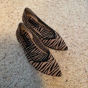 Like new Steve Madden pointed toward flats